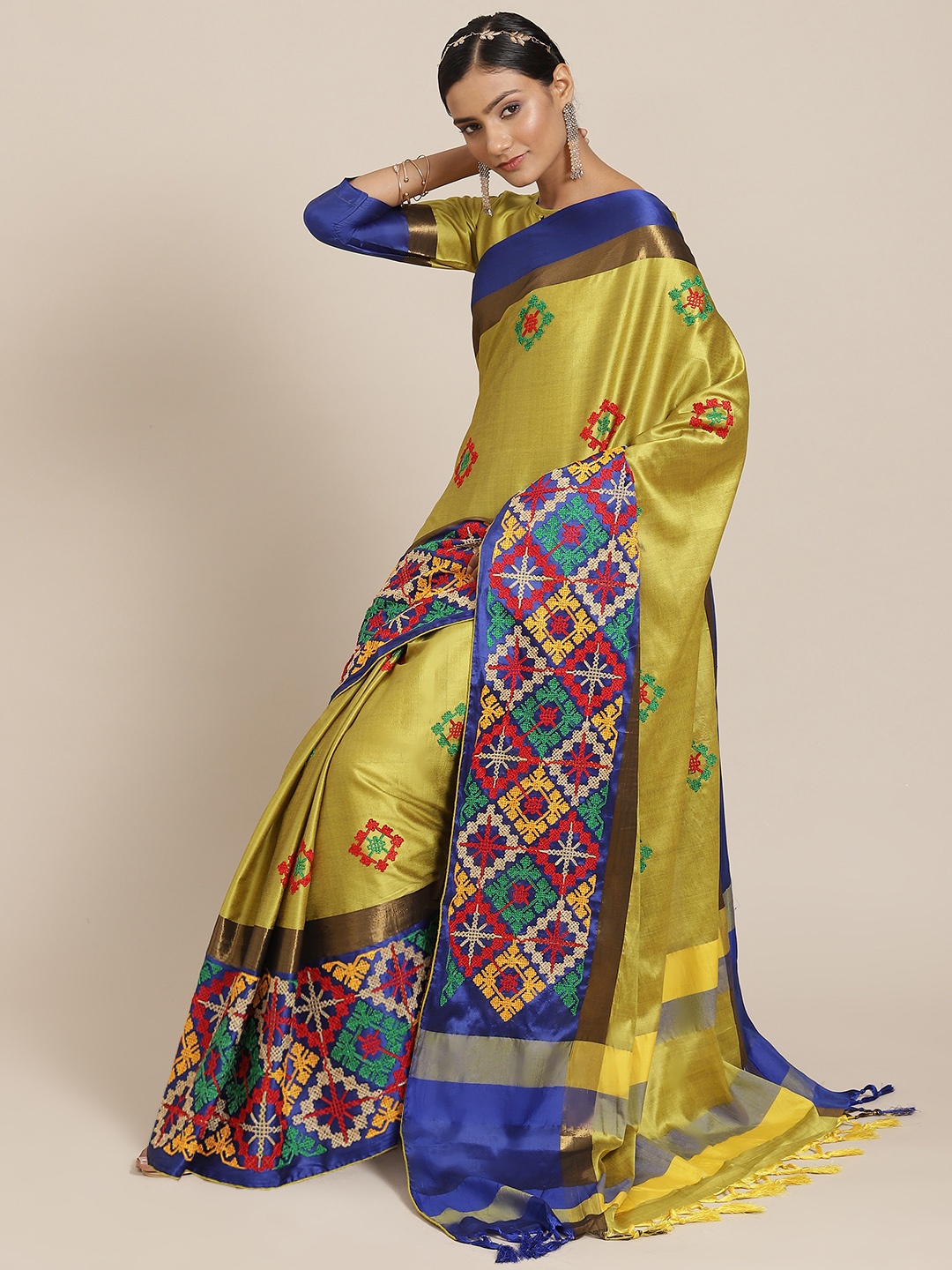 

Mitera Women Yellow & Navy Blue Embellished Kutchi Embroidery Silk Cotton Saree