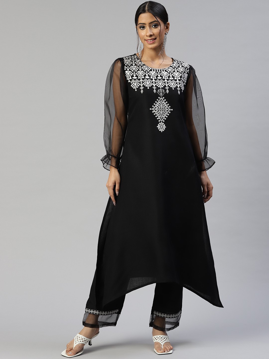 

Cottinfab Women Black Ethnic Motifs Embroidered Kurta with Palazzos
