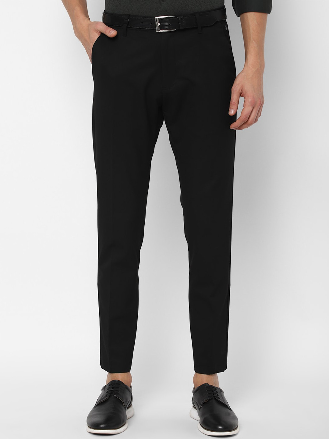 

Louis Philippe Sport Men Black Solid Slim Fit Trousers