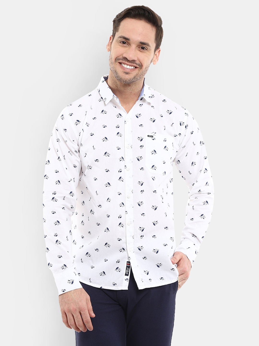 

V-Mart Men White Standard Floral Printed Casual Shirt