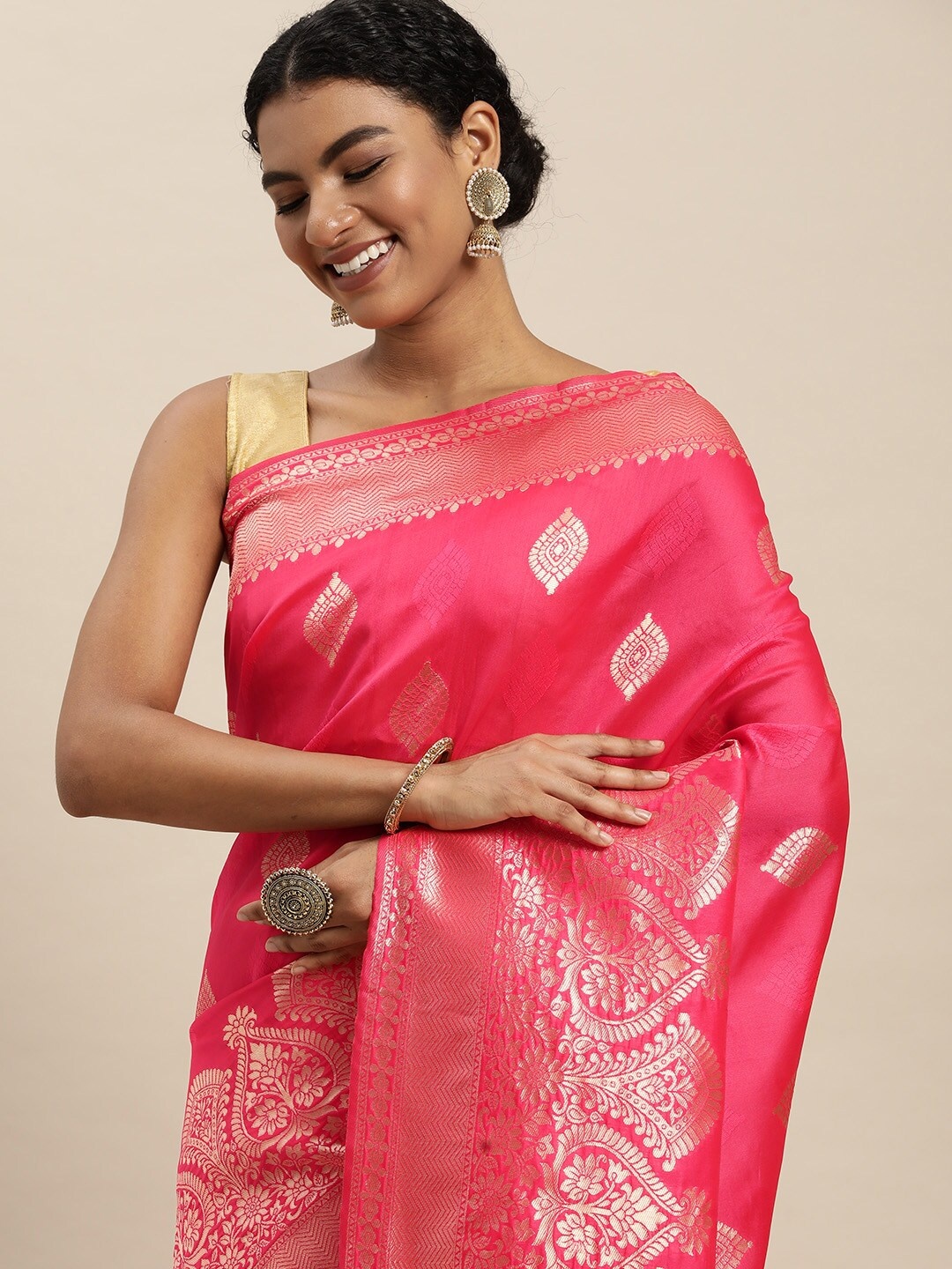 

VAIRAGEE Pink & Golden Woven Design Banarasi Saree