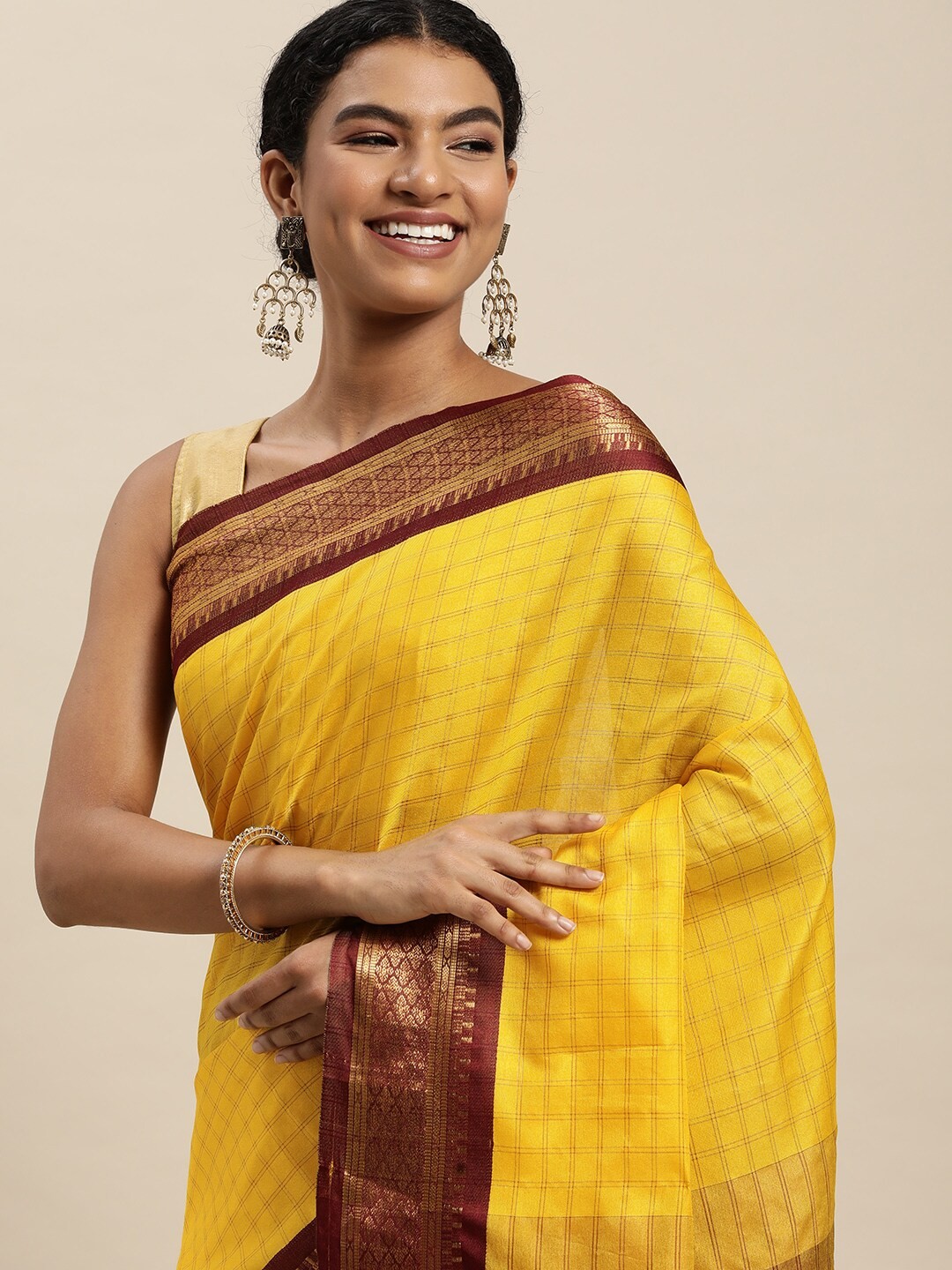 

VAIRAGEE Yellow Self-Checked Kota Saree