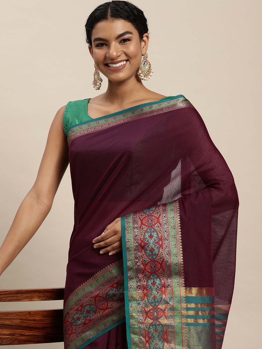

VAIRAGEE Maroon Solid Saree