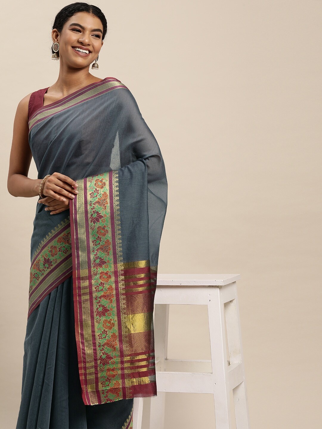 

VAIRAGEE Grey Solid Saree