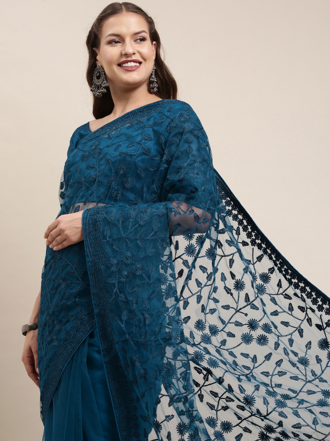 

VAIRAGEE Blue Ethnic Motifs Embroidered Net Saree