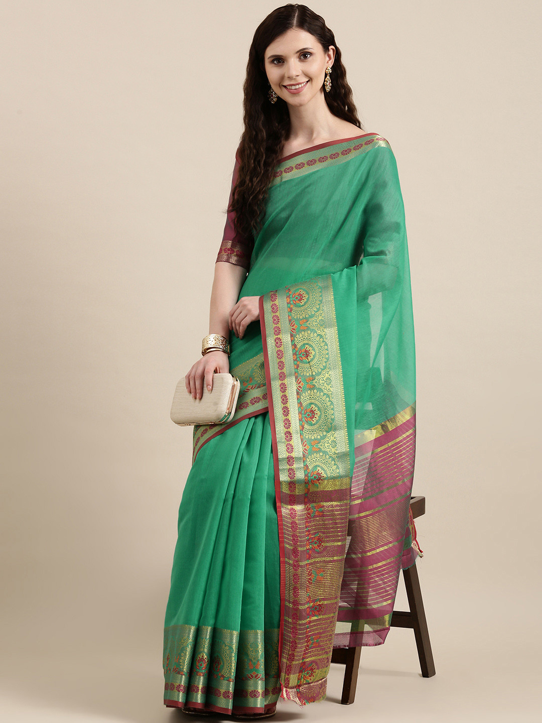 

VAIRAGEE Green & Burgundy Solid Banarasi Saree