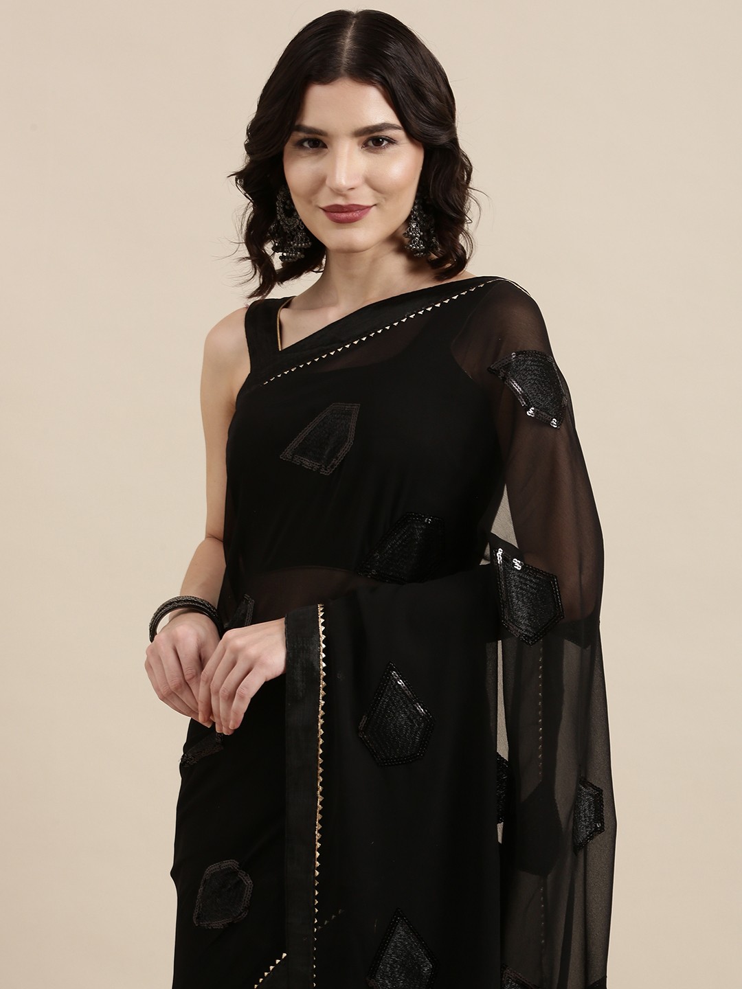 

VAIRAGEE Black Embroidered Sequinned Saree