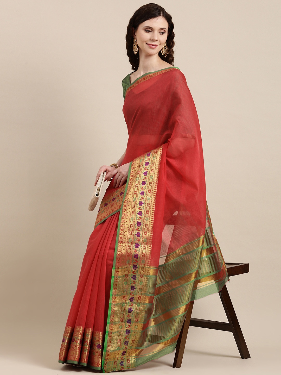 

VAIRAGEE Red & Green Solid Banarasi Saree