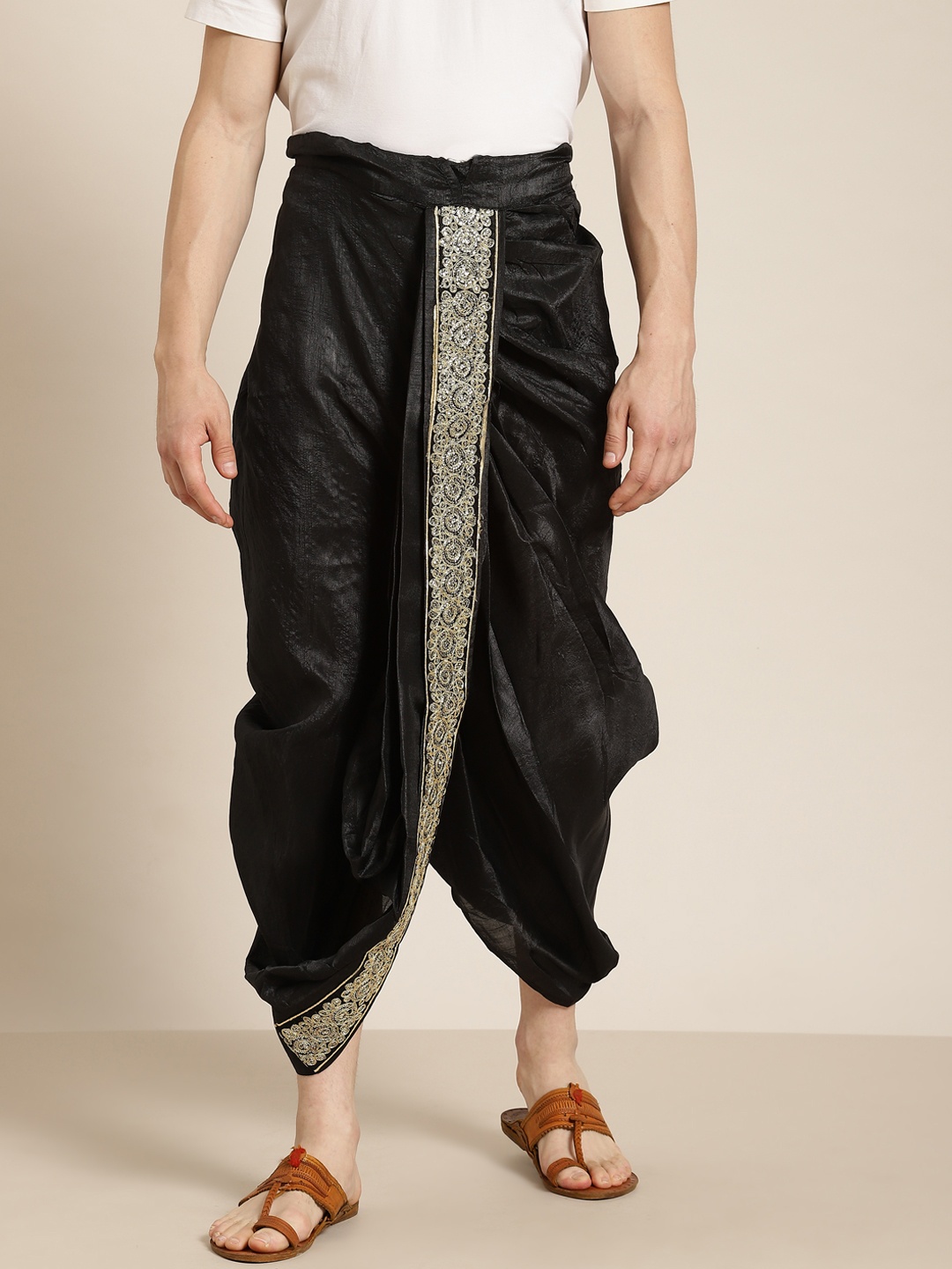 

Anug by SOJANYA Men Black Solid Solid Dhoti Pants With Embroidered Border