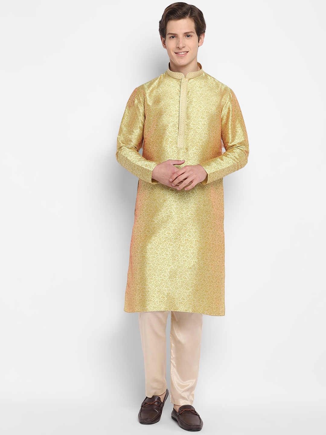 

DEVOILER Men Gold-Toned Ethnic Motifs Kurta with Pyjamas