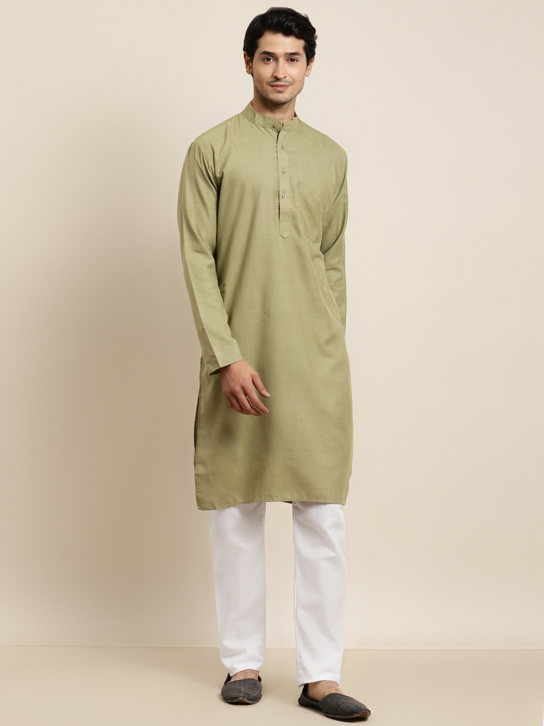 

Anug by SOJANYA Men Green Kurta with Pyjamas