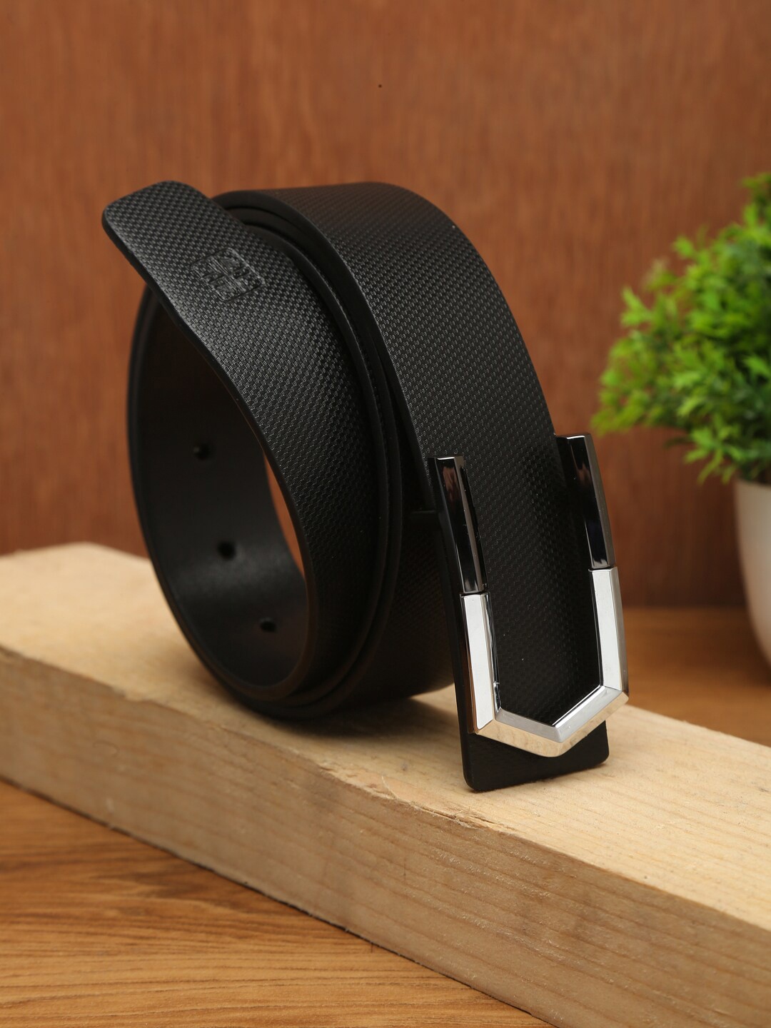 

Carlton London Men Black Textured Leather Belt
