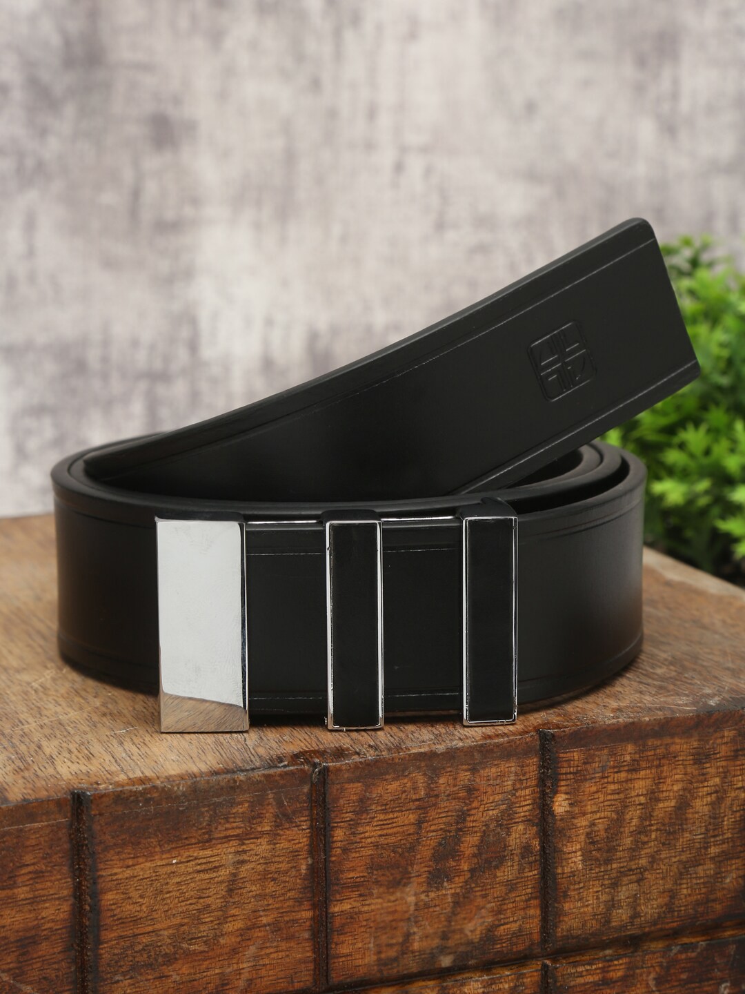 

Carlton London Men Black Solid Leather Belt
