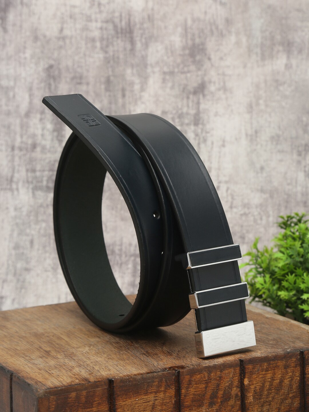 

Carlton London Men Navy Blue Leather Belt