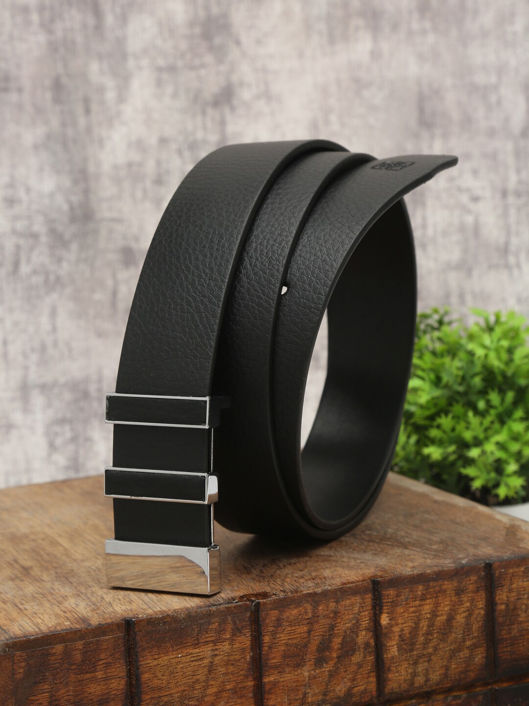 

Carlton London Men Black Textured Leather Belt