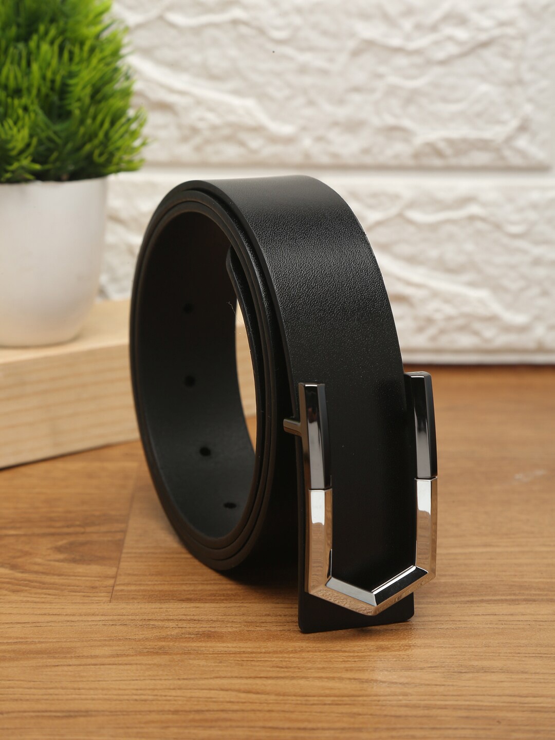 

Carlton London Men Black Leather Belt