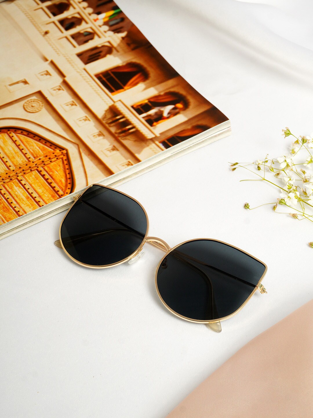 

Ferosh Unisex Black & Gold-Toned UV-Protected Cateye Sunglasses MARSU-1022