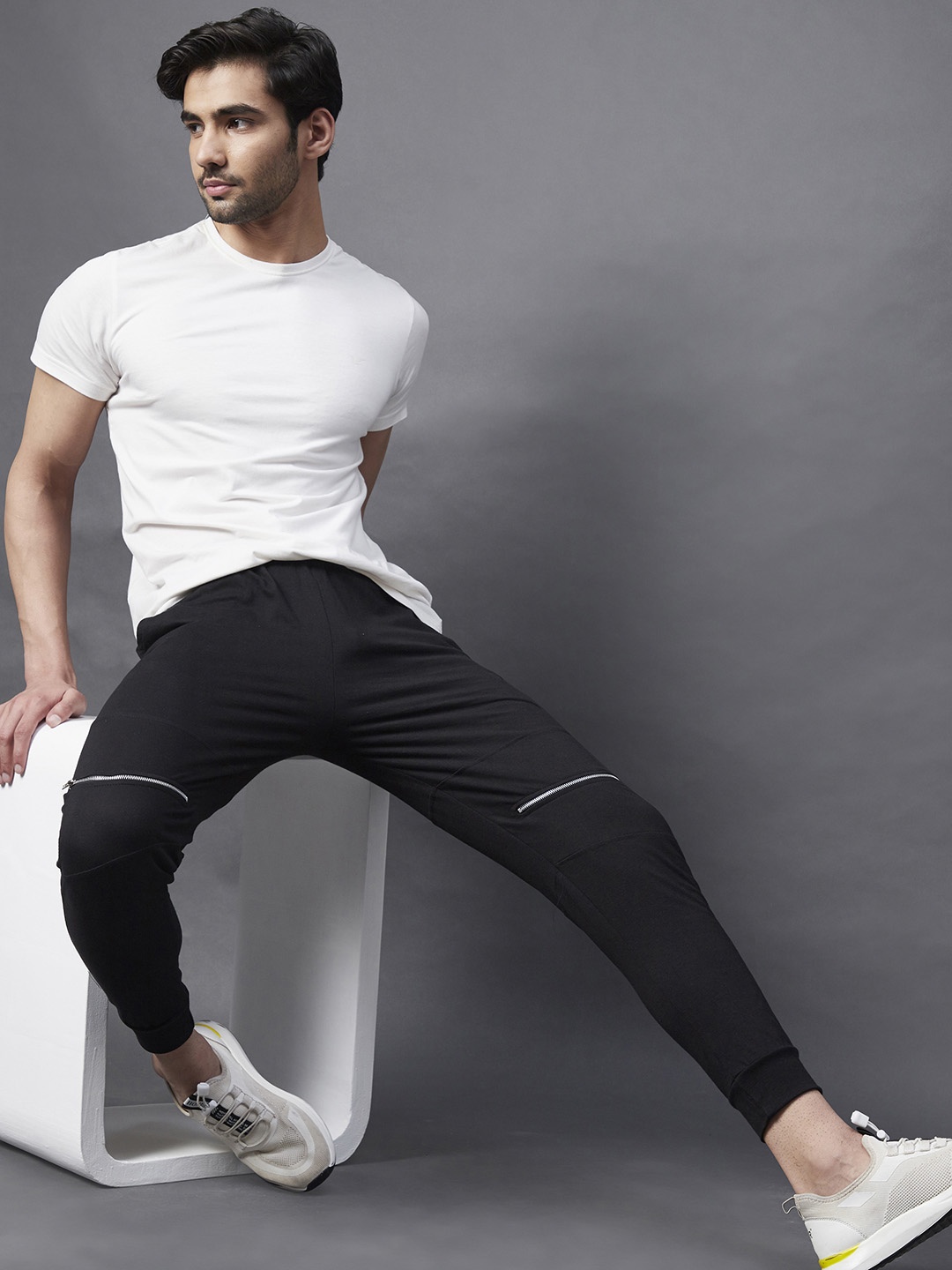 

Rigo Men Black Solid Zip Detail Cotton Running Joggers