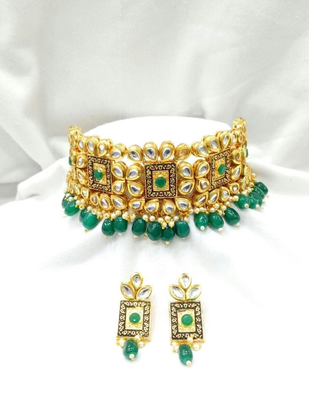 

Arendelle Gold-Plated Green Kundan & Beaded Choker Jewellery Set
