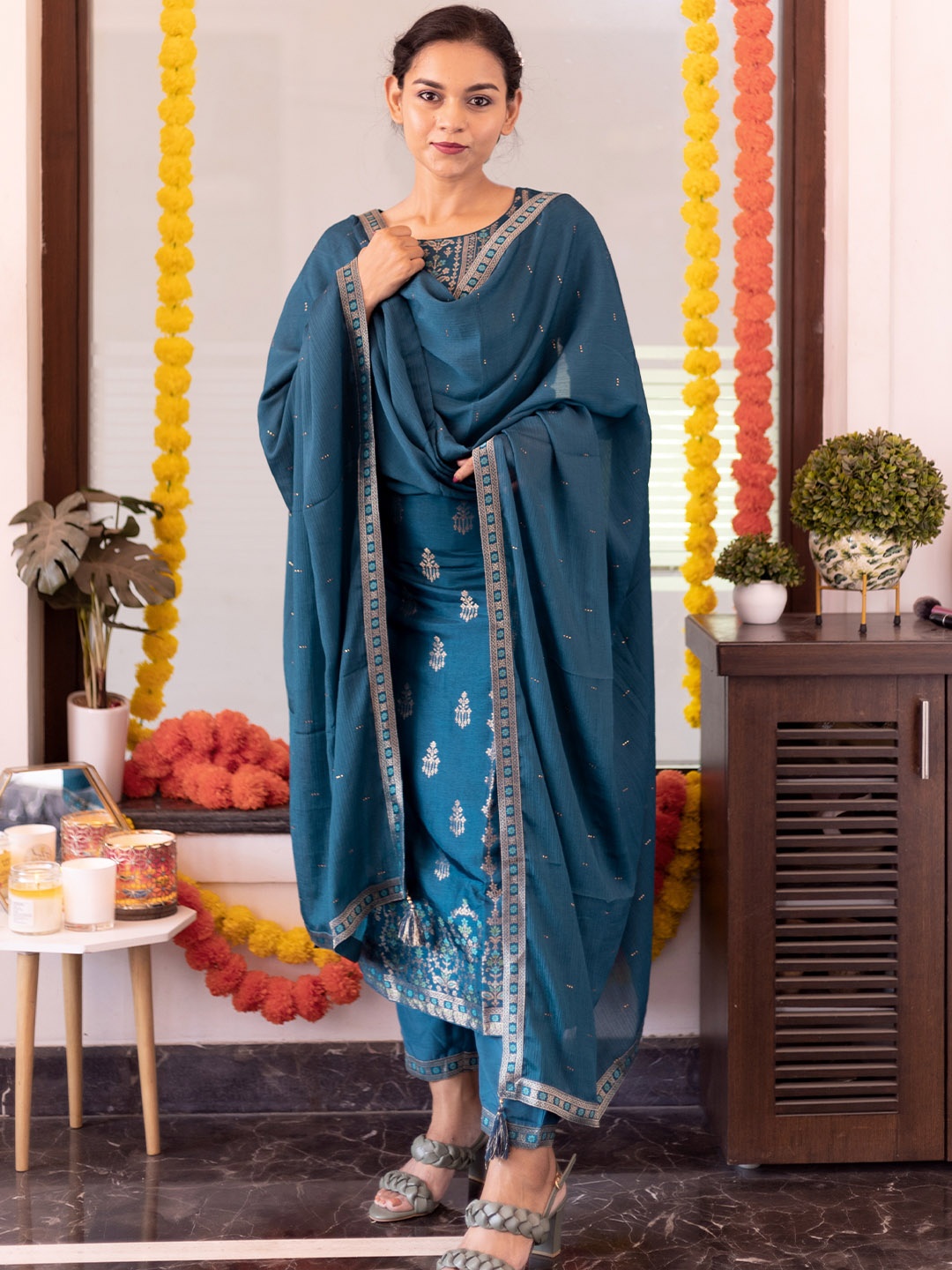 

Libas Women Teal Blue & Gold Ethnic Motifs Zari Straight Kurta with Trousers Dupatta