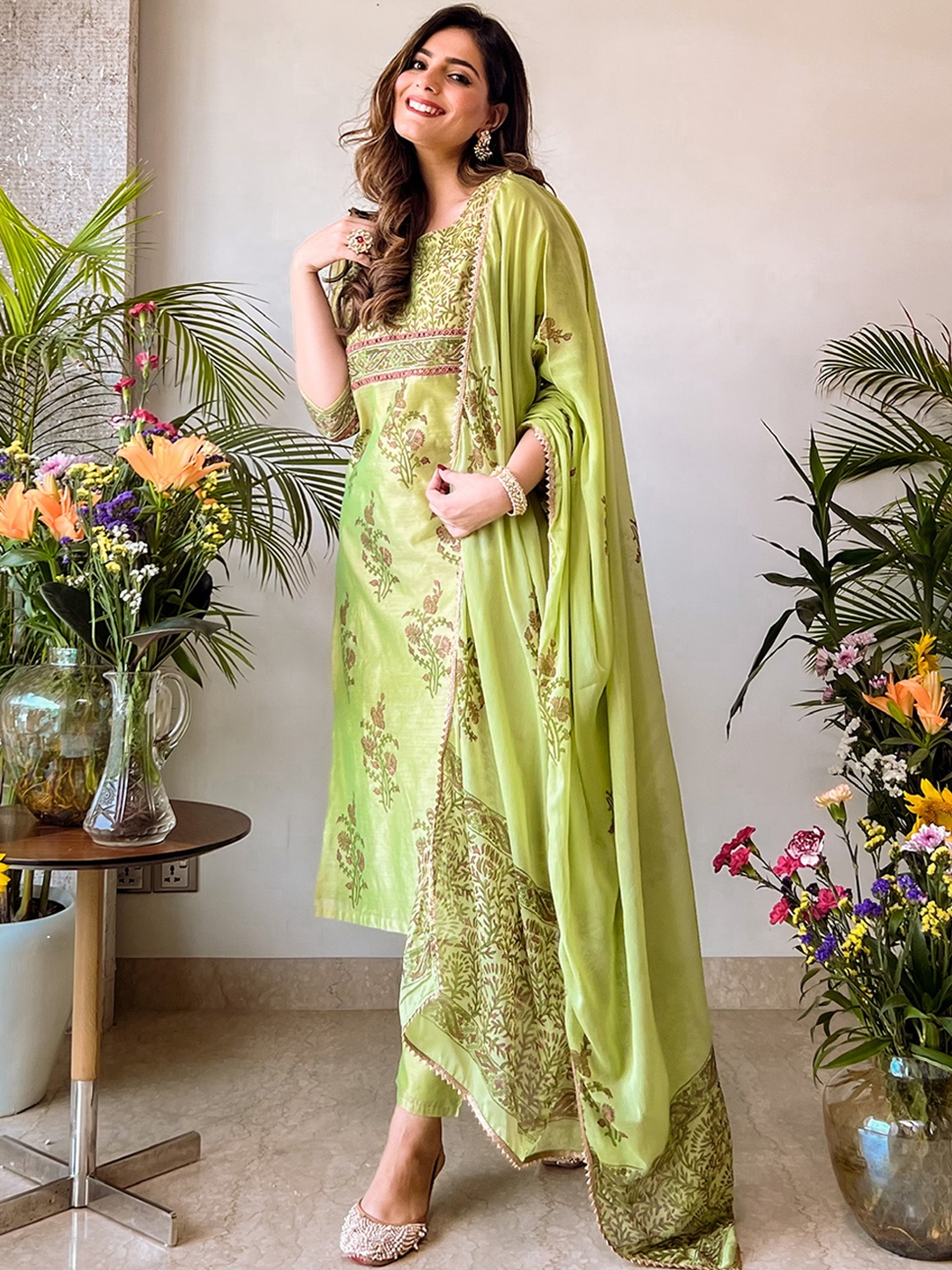 

Libas Women Floral Printed Straight Kurta Trousers & Dupatta, Green