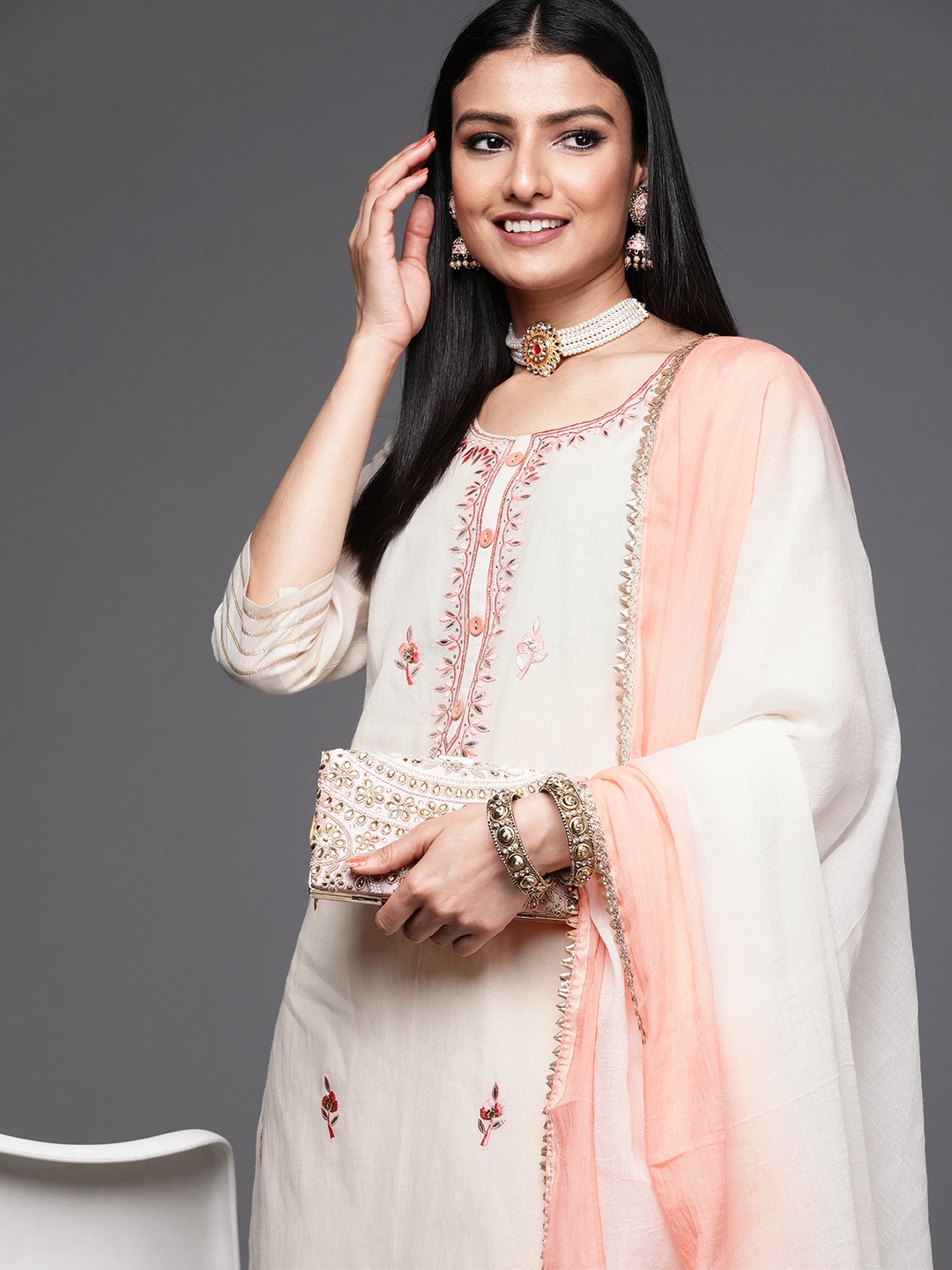

Libas Women Off White & Peach-Coloured Floral Embroidered Cotton Kurta Trousers Dupatta