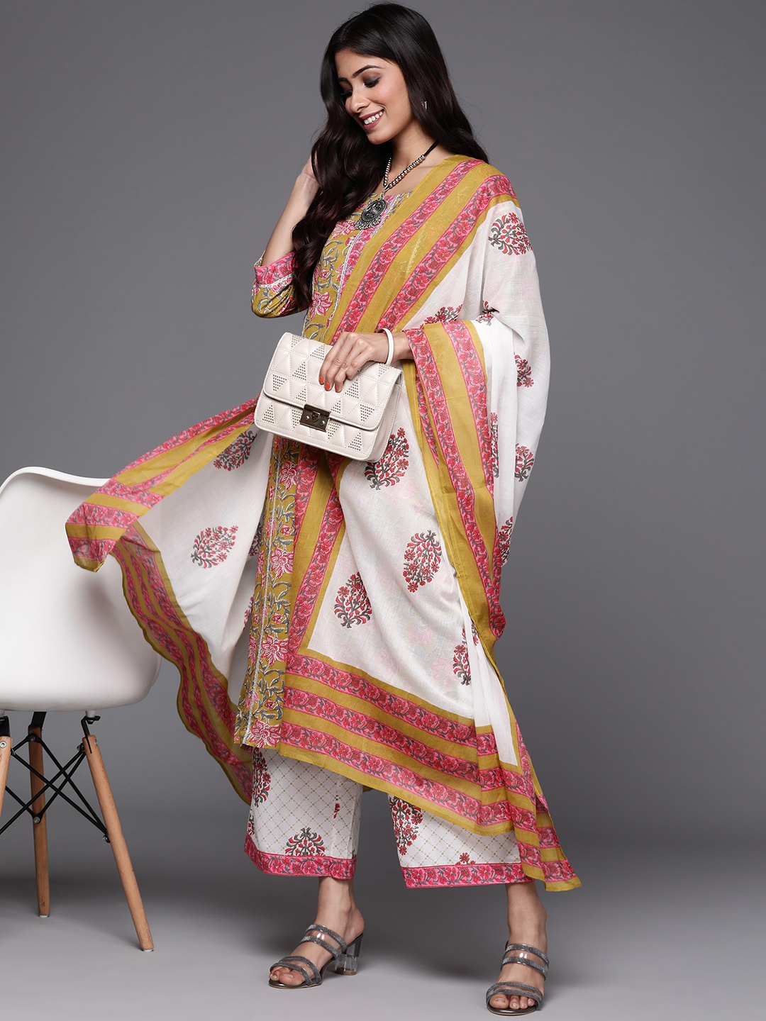 

Libas Women Green & Pink Pure Cotton Floral Print Gotta Patti Kurta with Palazzo & Dupatta