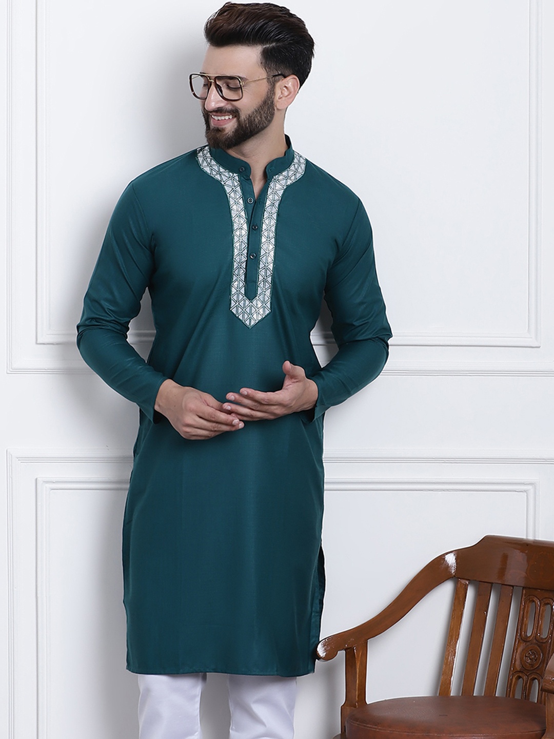 

Anug by SOJANYA Men Green & White Gotta Patti Kurta