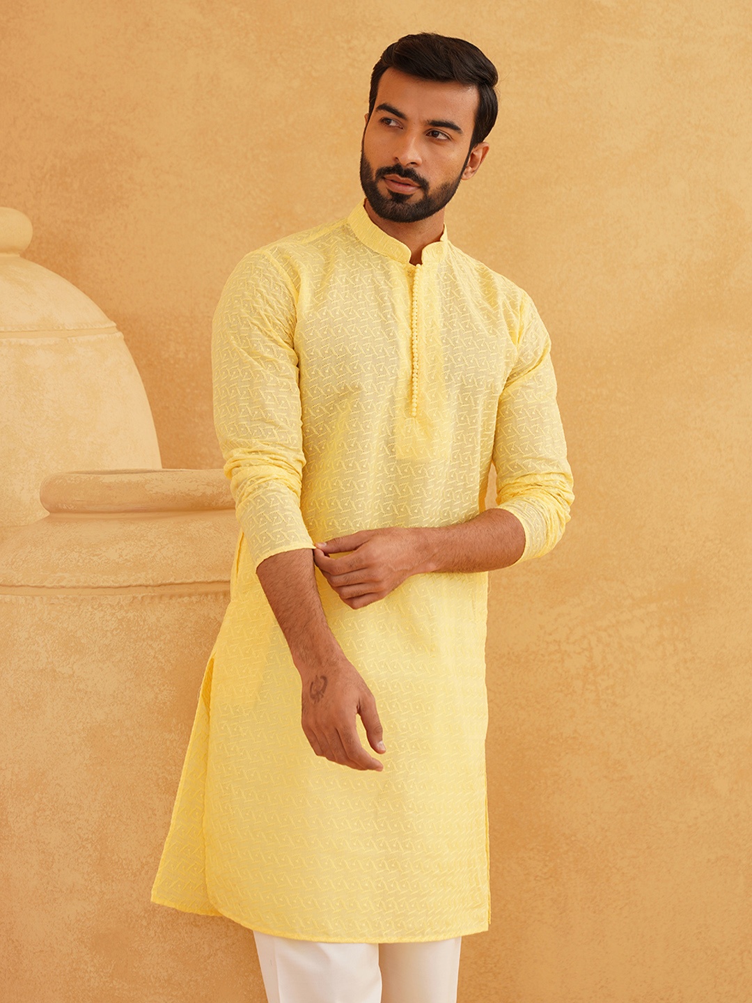 

Anug by SOJANYA Men Yellow Embroidered Thread Work Mandarin Collar Kurta