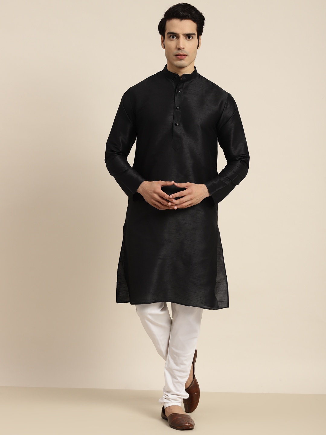 

Anug by SOJANYA Men Black Mandarin Collar Kurta