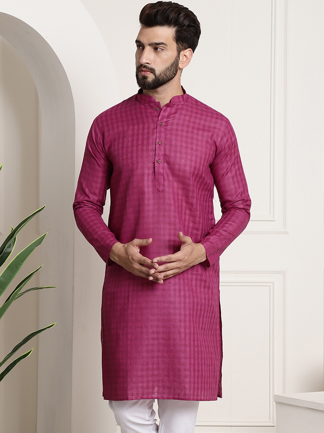 

Anug by SOJANYA Men Magenta Checked Dobby Mandarin Collar Kurta