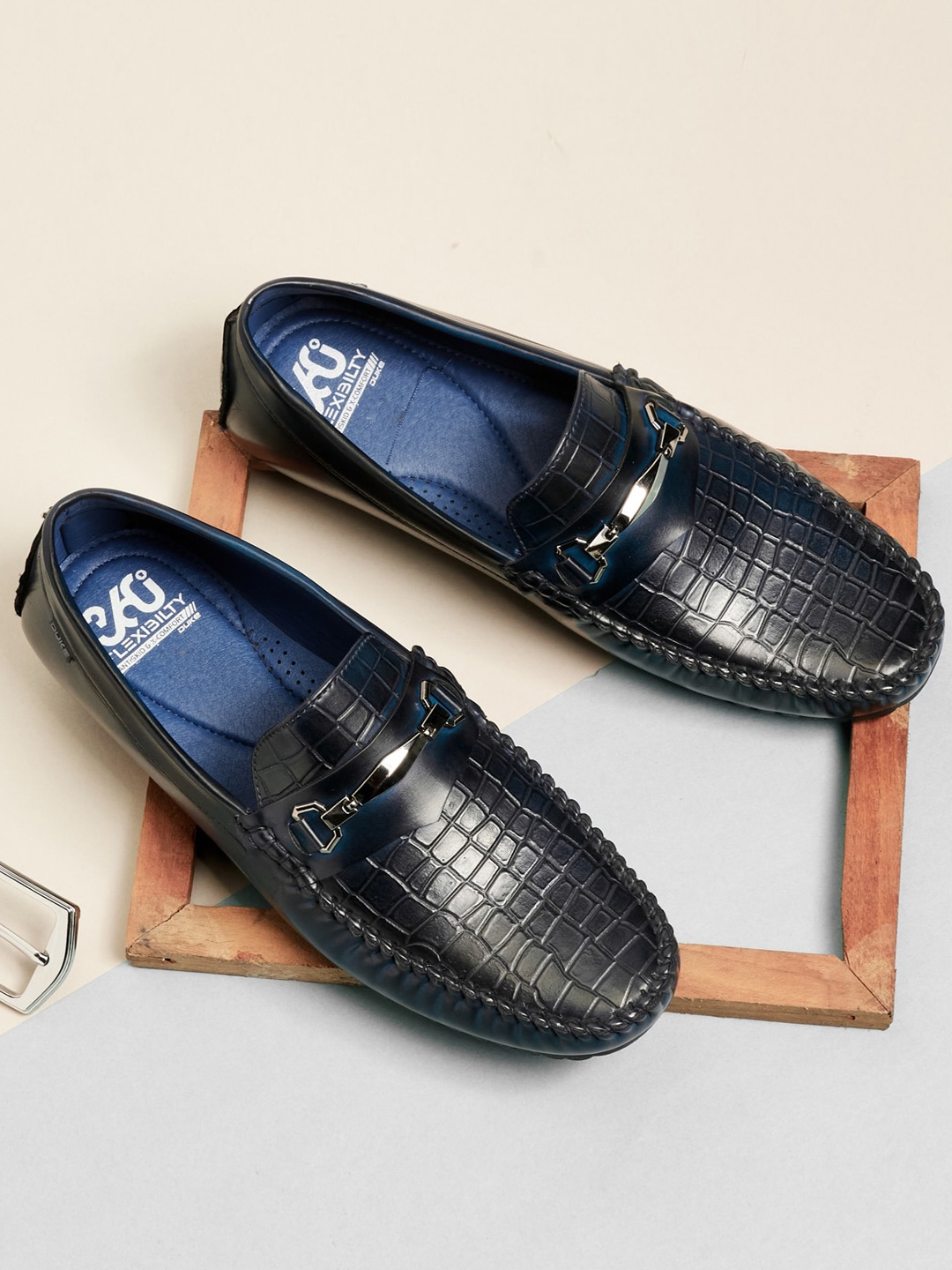 

Duke Men Navy Blue Textured Loafers