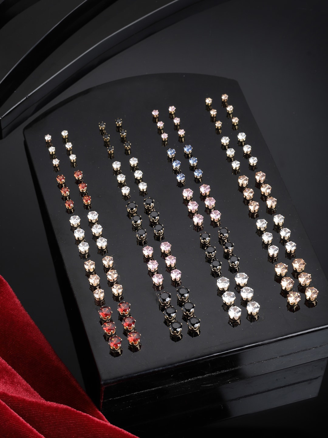 

VOGUE PANASH Gold-Toned Diamond Shaped Studs Earrings