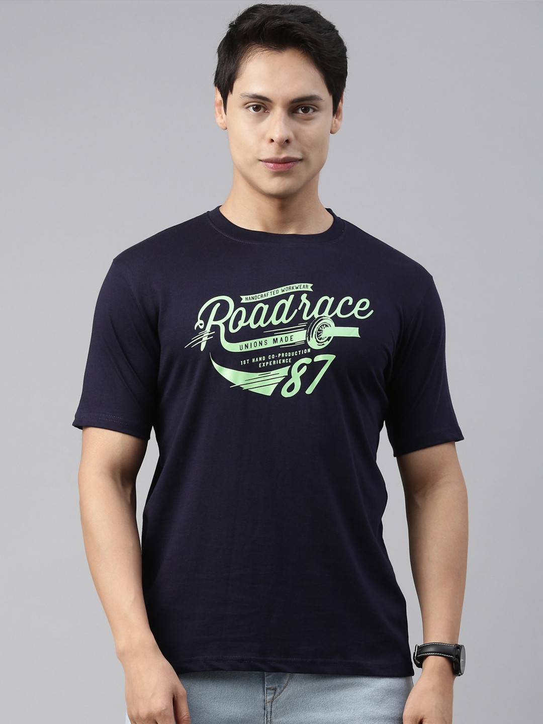 

recast Men Navy Blue & Green Typography Printed Pure Cotton T-shirt
