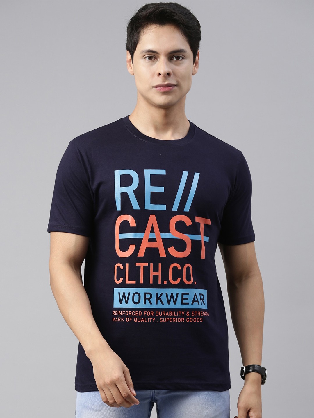 

recast Men Navy Blue & Coral Typography Printed Pure Cotton T-shirt