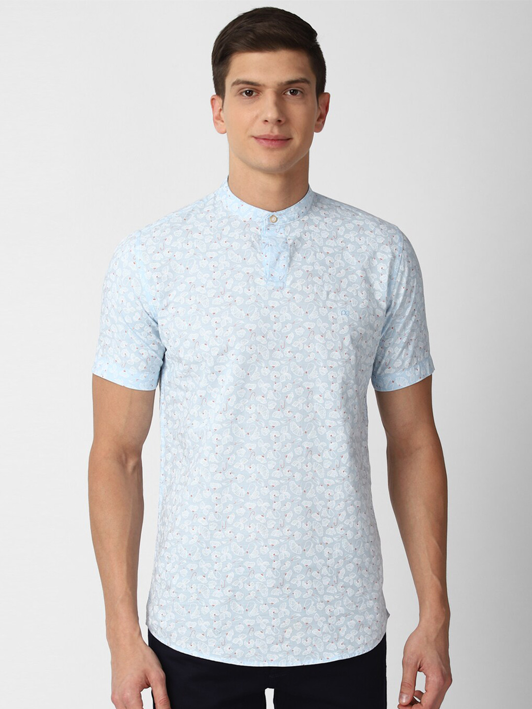 

Peter England Casuals Men Blue Slim Fit Floral Printed Cotton Casual Shirt