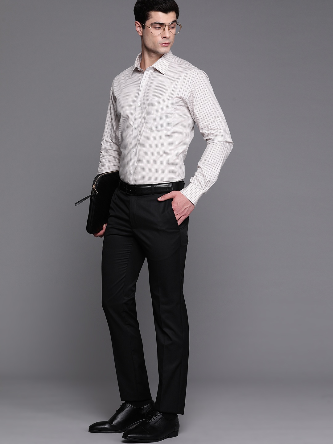 

Raymond Men Black Solid Slim Fit Formal Trousers