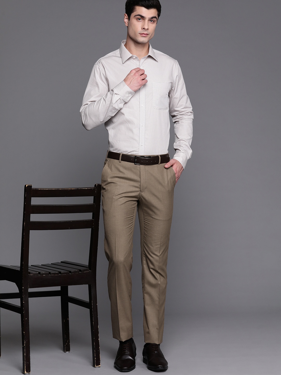 

Raymond Men Brown Solid Slim Fit Trousers
