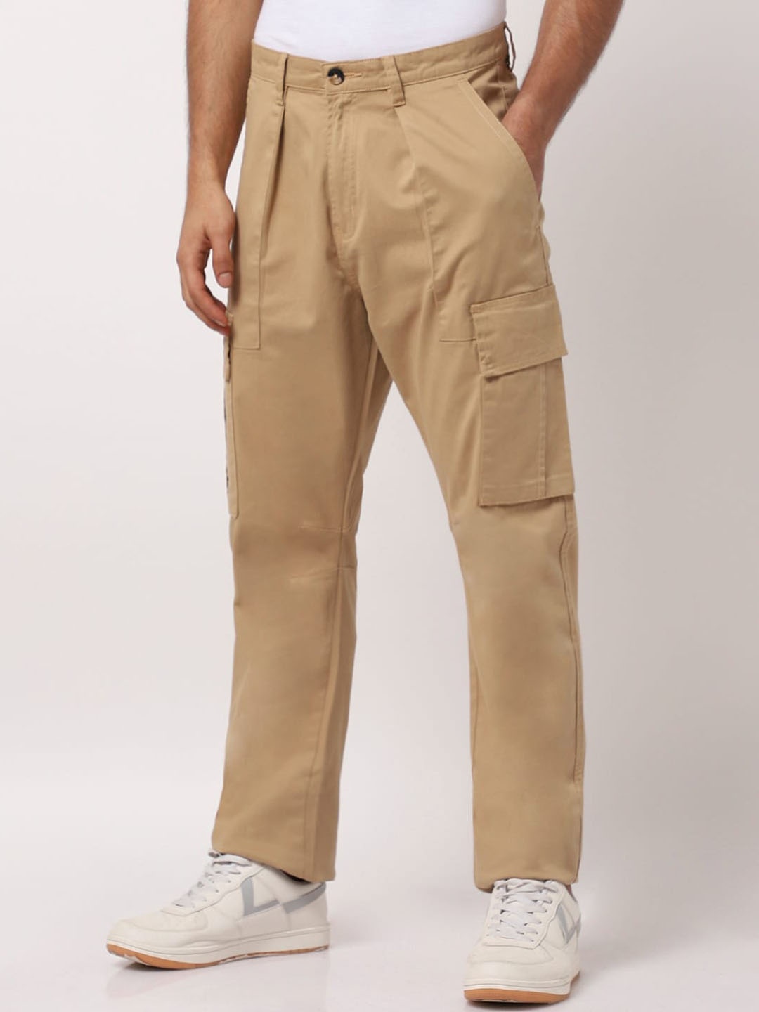 

Bewakoof Men Brown Slim Fit Cargos Trousers