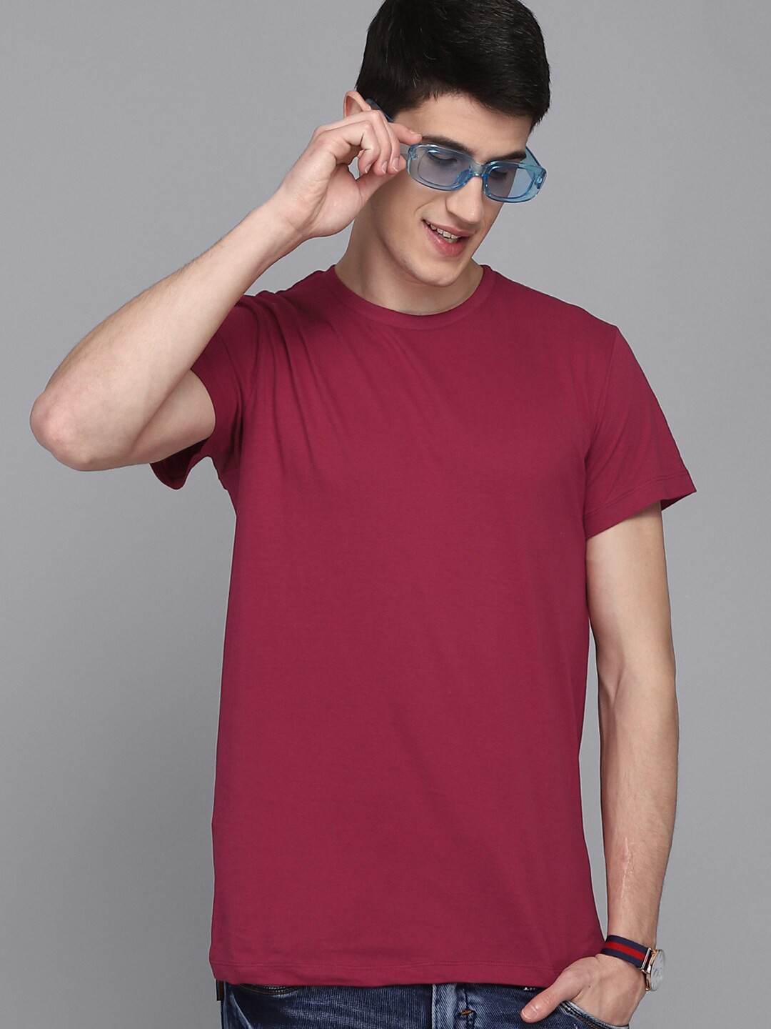 

Free Authority Men Red Solid Cotton T-shirt