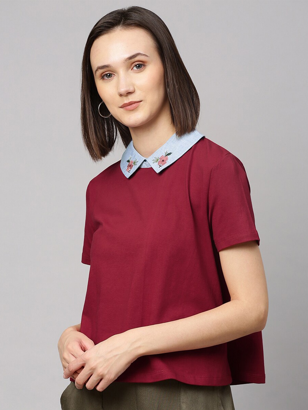

Chemistry Women Burgundy & Blue Peter Pan Collar T-shirt