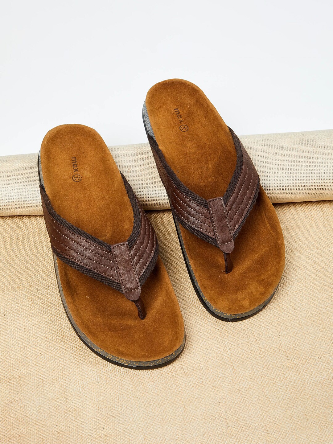 

max Men Brown Comfort Sandals