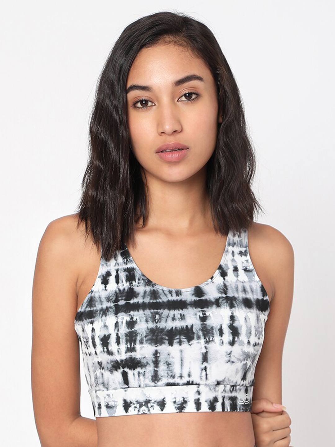 

Silvertraq White & Black Abstract Printed Lightly Padded Sports Bra