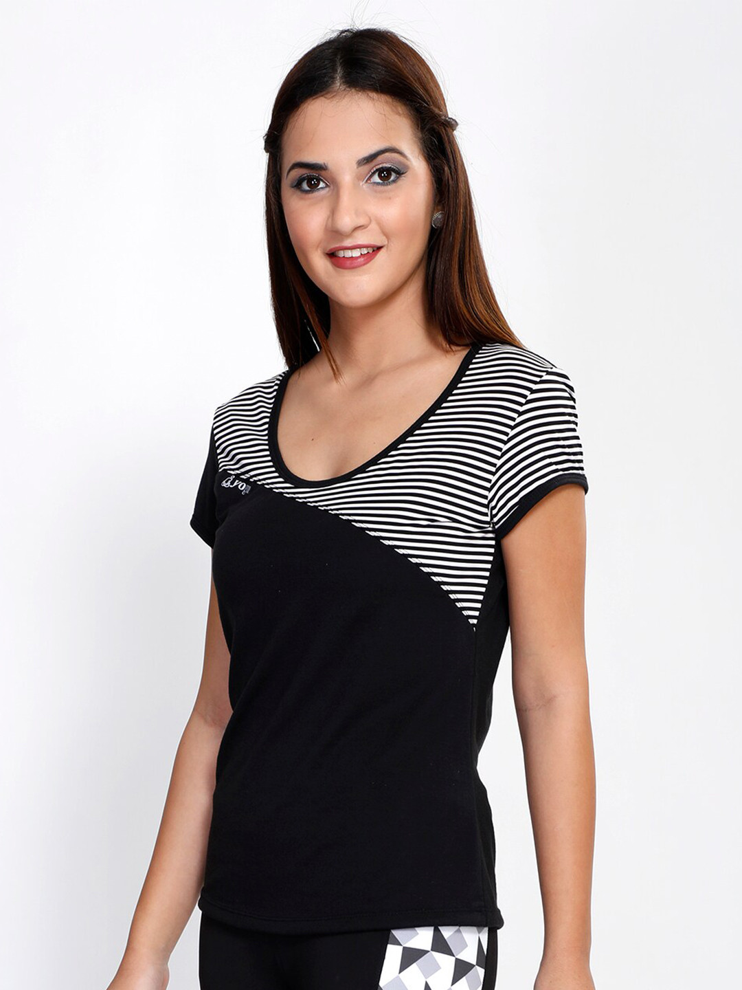 

Yogue Activewear Women Black & White Striped Outdoor T-shirt