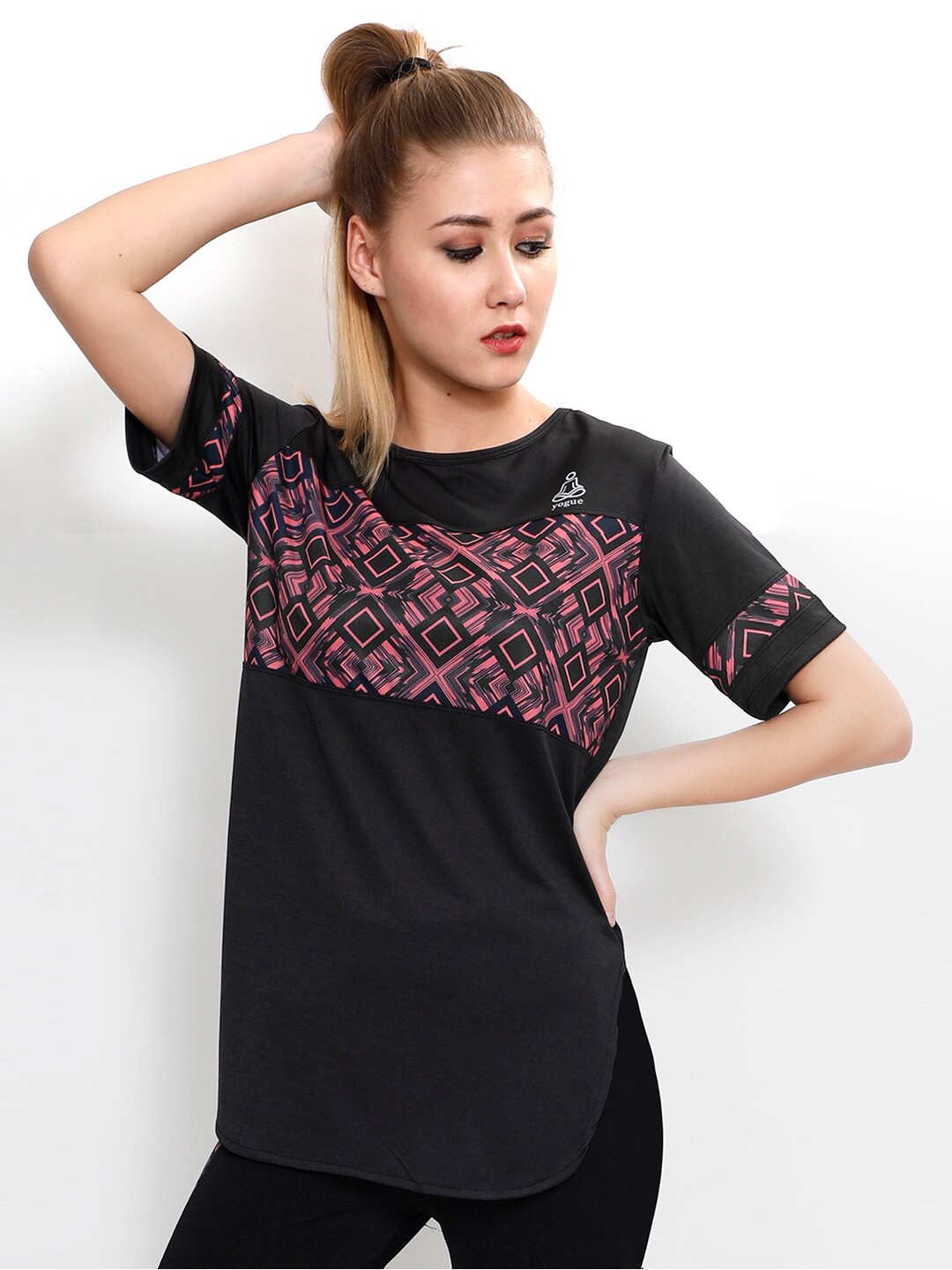 

Yogue Activewear Women Charcoal Grey & Pink Geometric Printed Longline Sports T-shirt