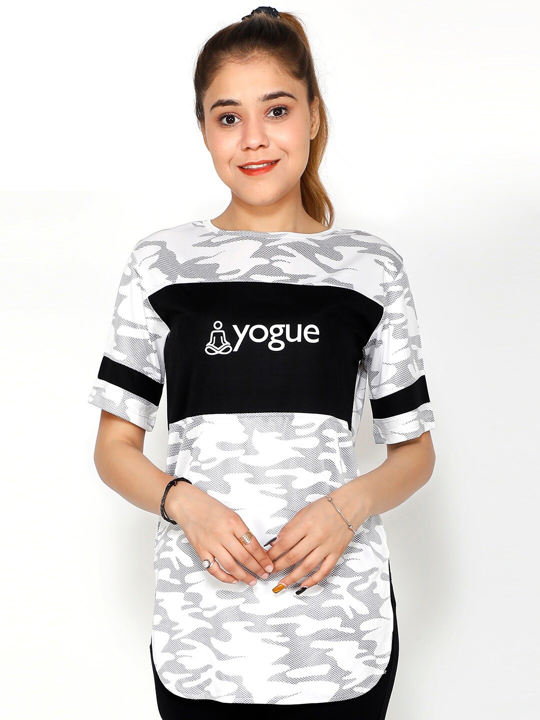 

Yogue Activewear Women White & Black Printed Outdoor T-shirt