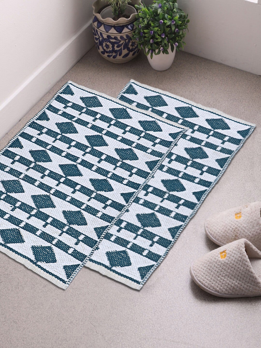 

Saral Home Pack of 2 Green & White Geometric Print Rugs