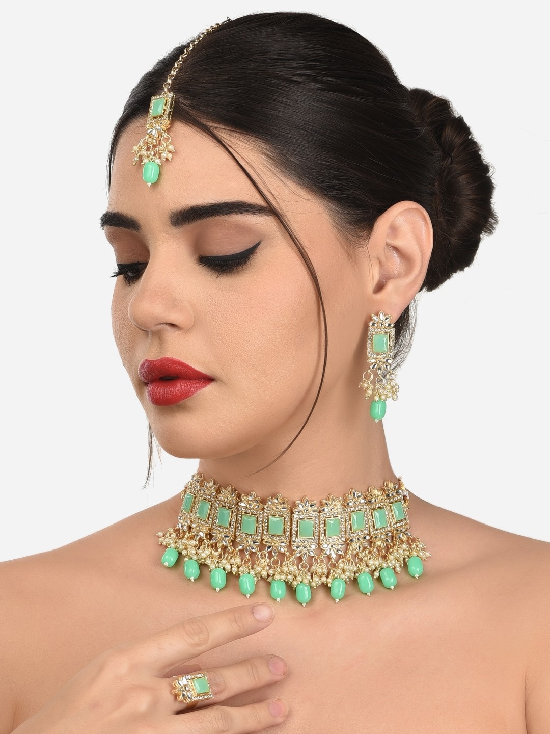 

Zaveri Pearls Gold-Plated & Green Stones & Beads Studded Choker Jewellery Set