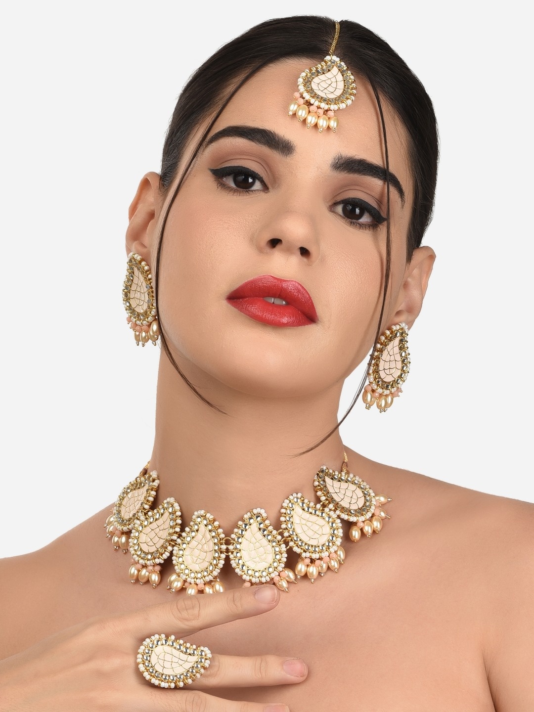 

Zaveri Pearls Gold-Plated Peach Kundan Stone-Studded Jewellery Set