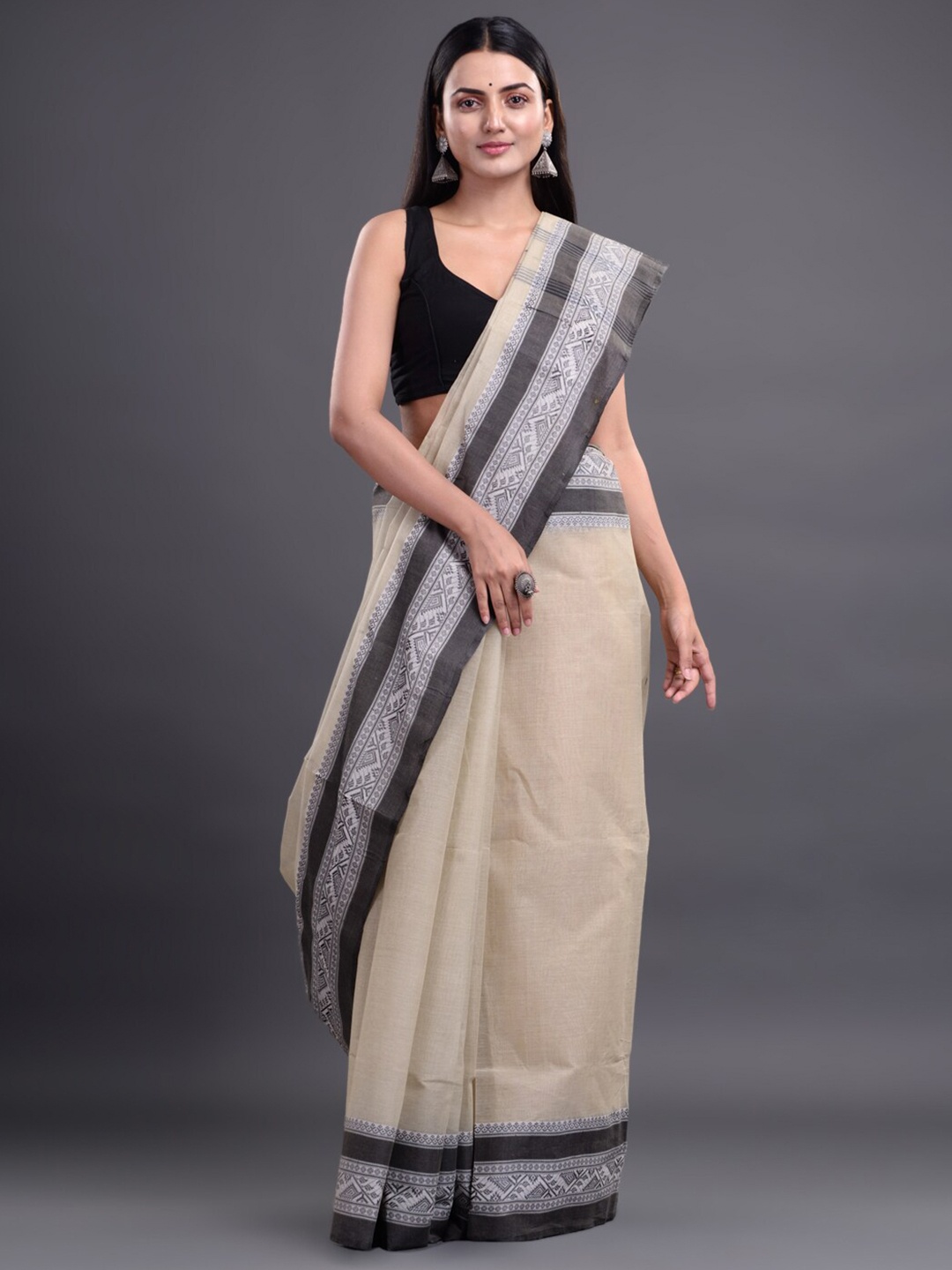 

Mitera Off White & Black Woven Design Pure Cotton Taant Saree